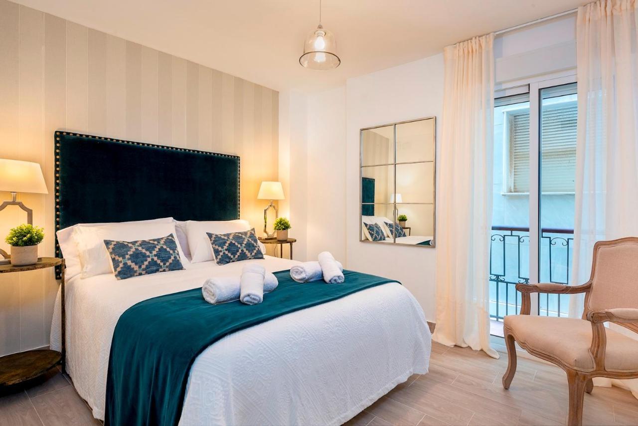 Genteel Home Plaza De Las Flores Малага Екстериор снимка