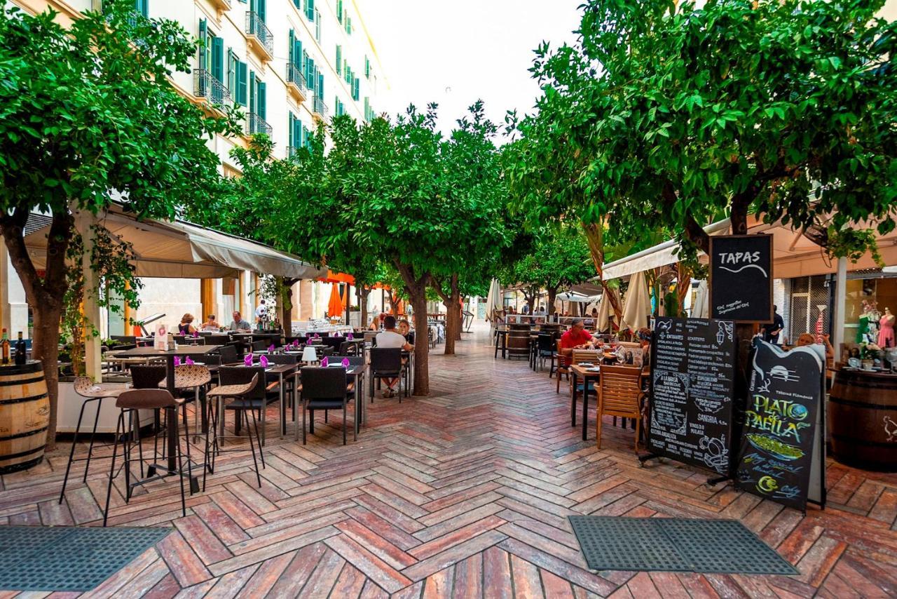 Genteel Home Plaza De Las Flores Малага Екстериор снимка